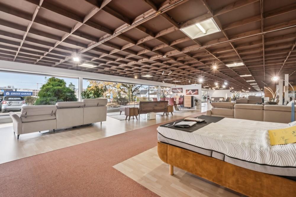 negozio di 1000m²