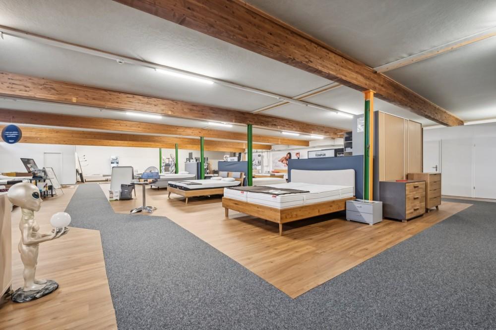 negozio di 1000m²
