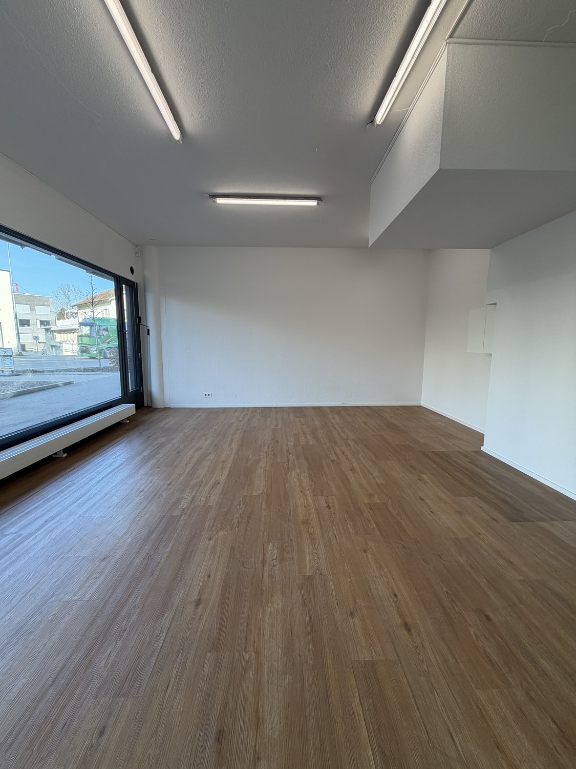 97m² shop