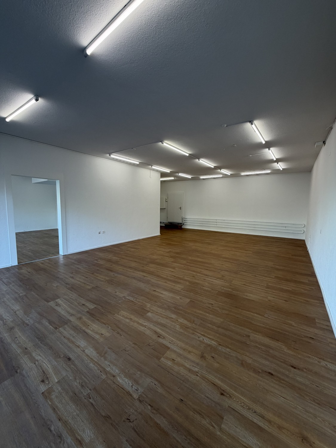 97m² shop