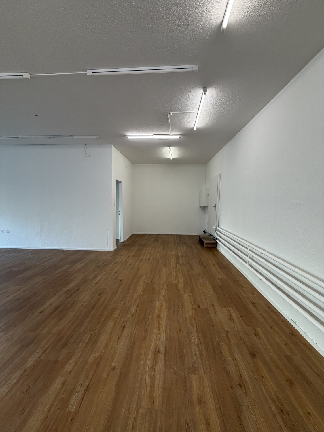 97m² shop