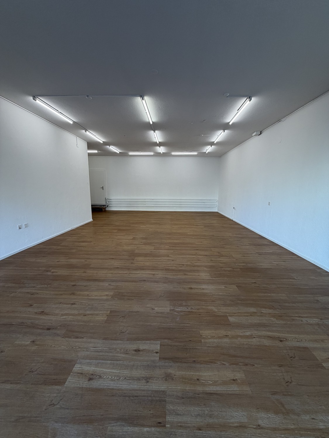 97m² shop