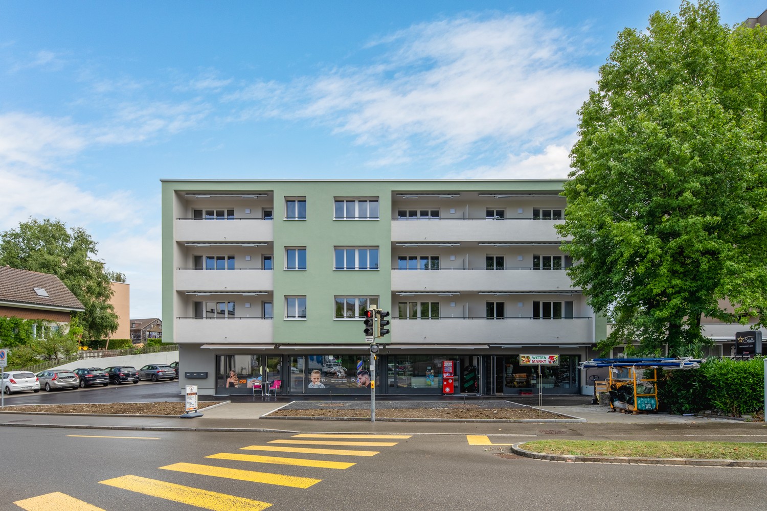 97m² shop
