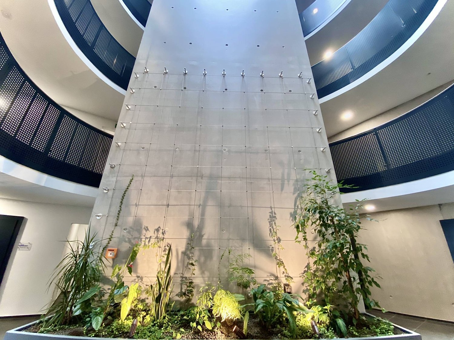 140m² commercial