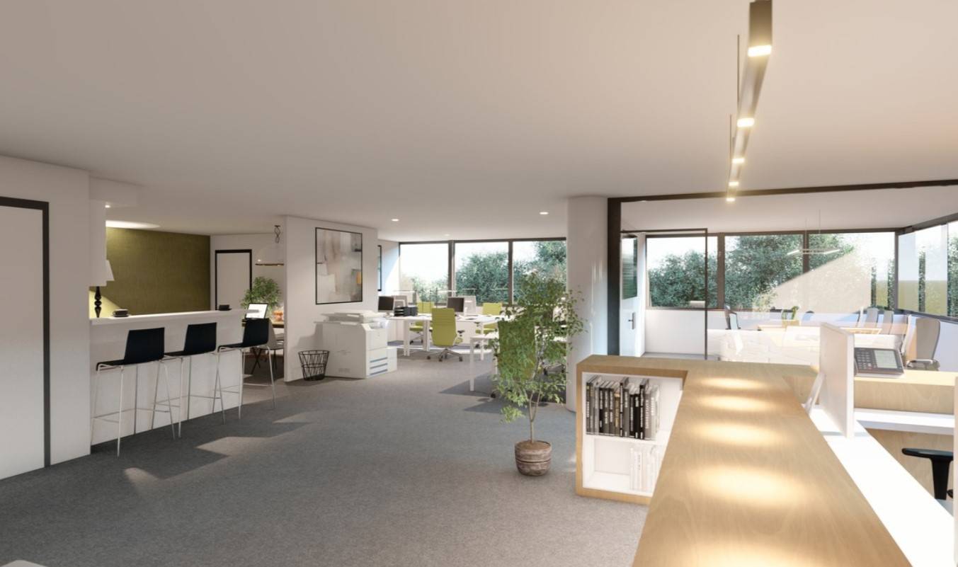 140m² commercial