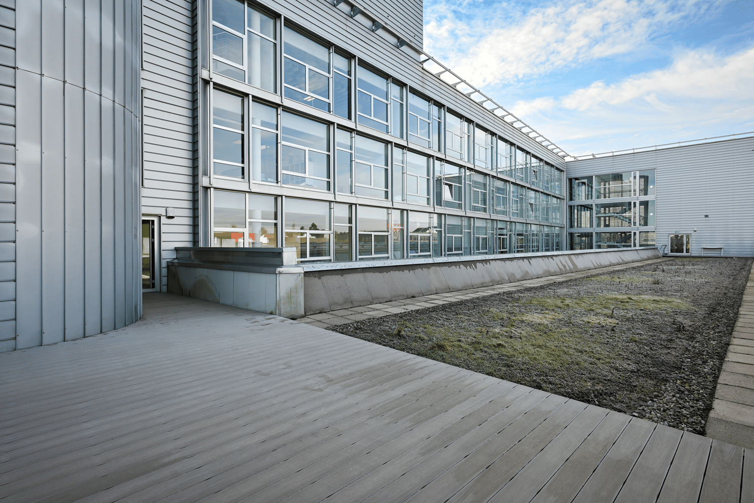 466m² office