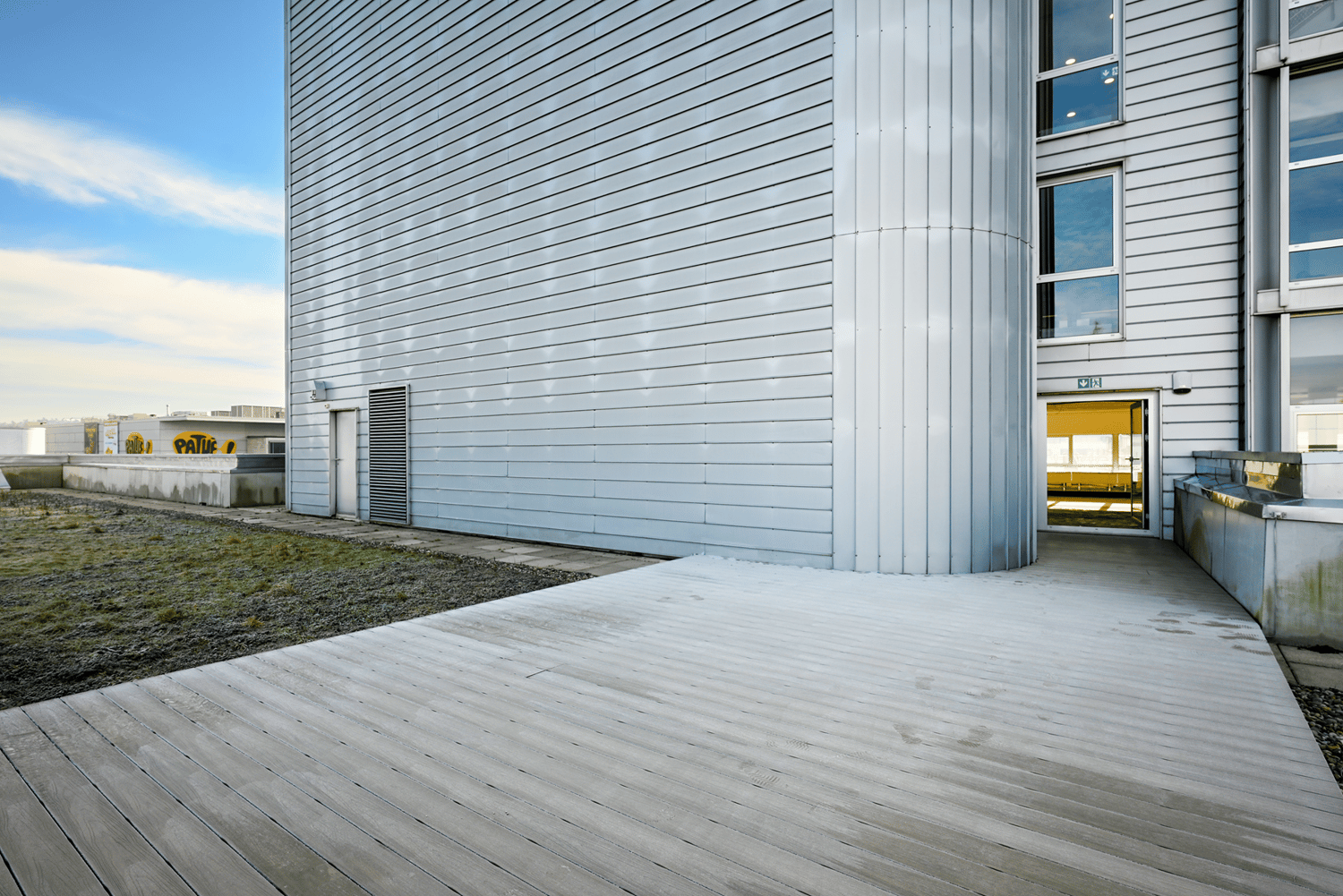 466m² office