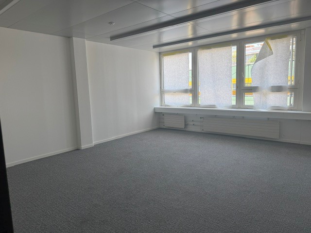 73m² office