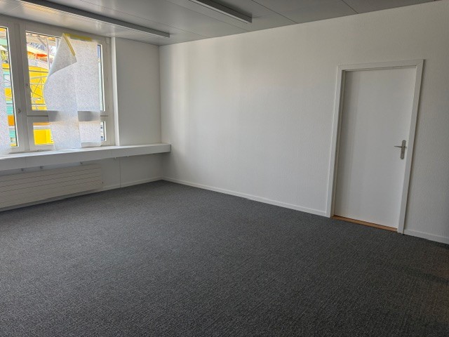 73m² office