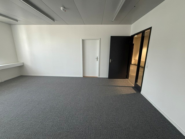 73m² office
