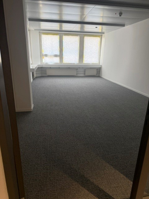 73m² office