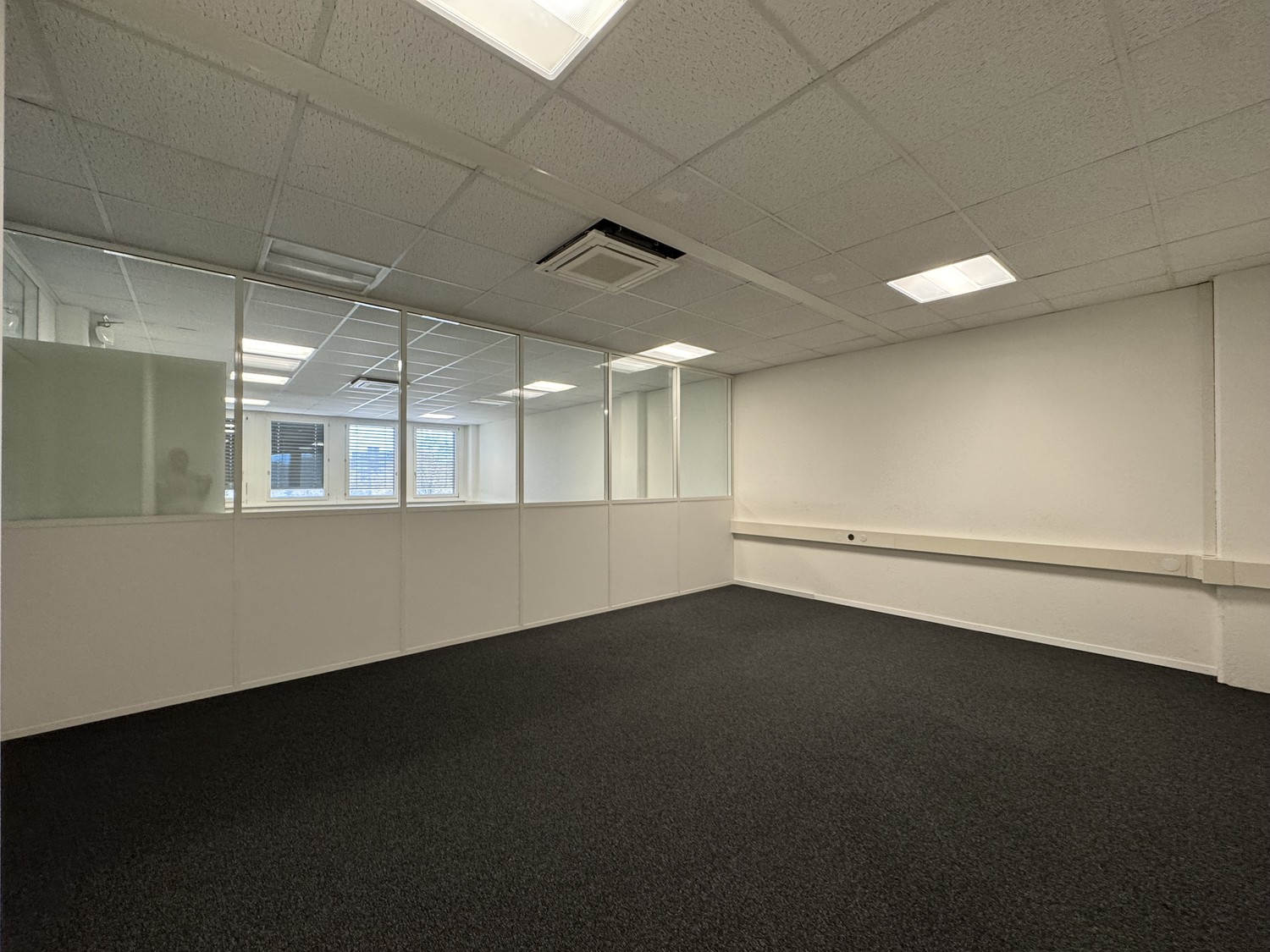 289m² office