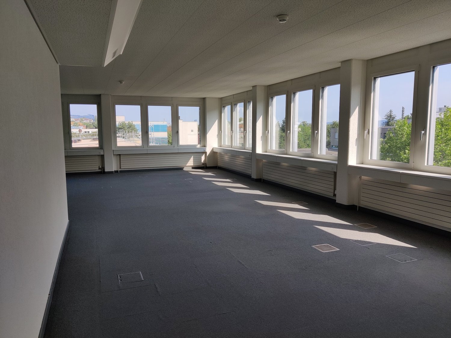 1694m² office