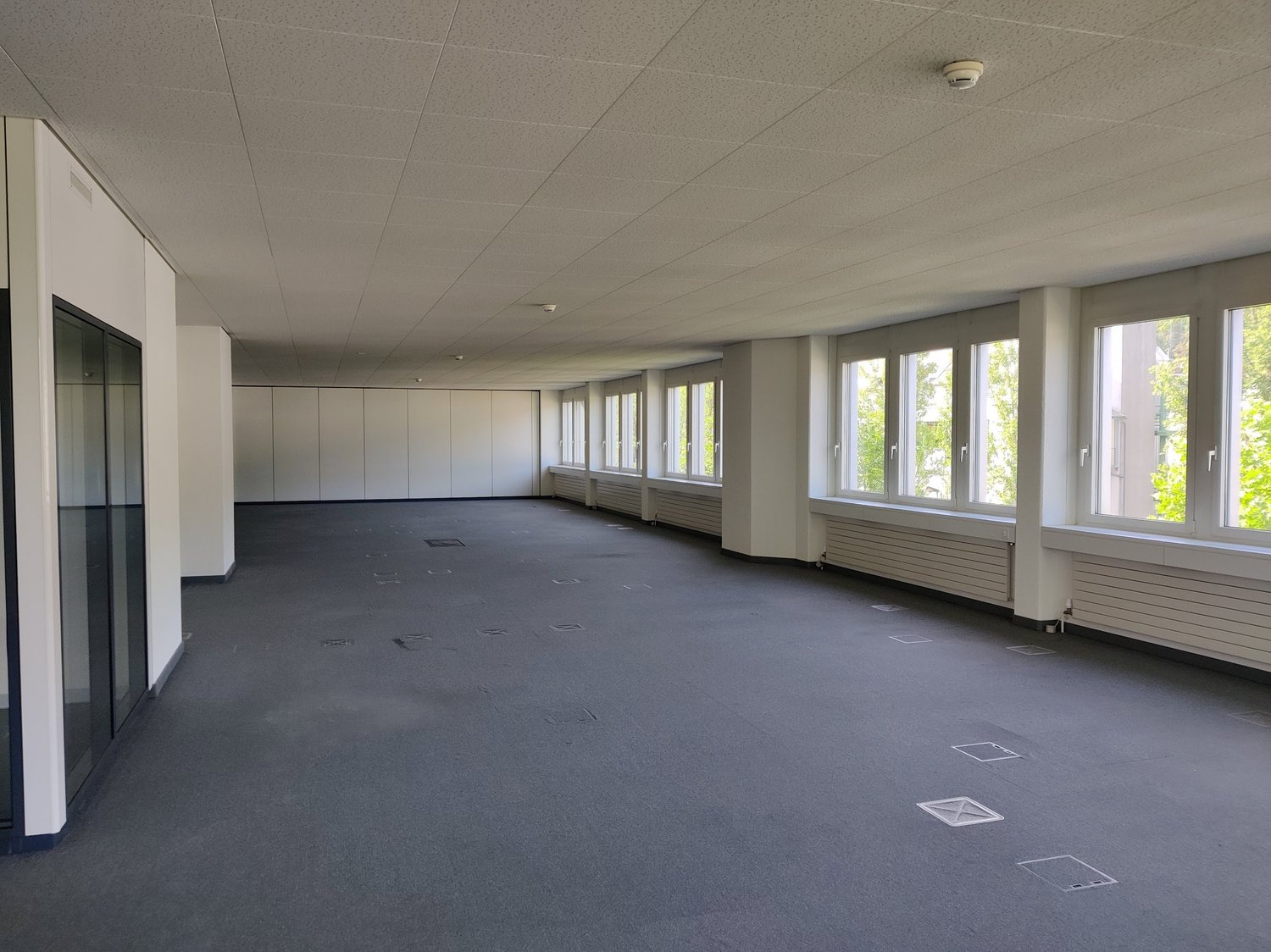 1694m² office