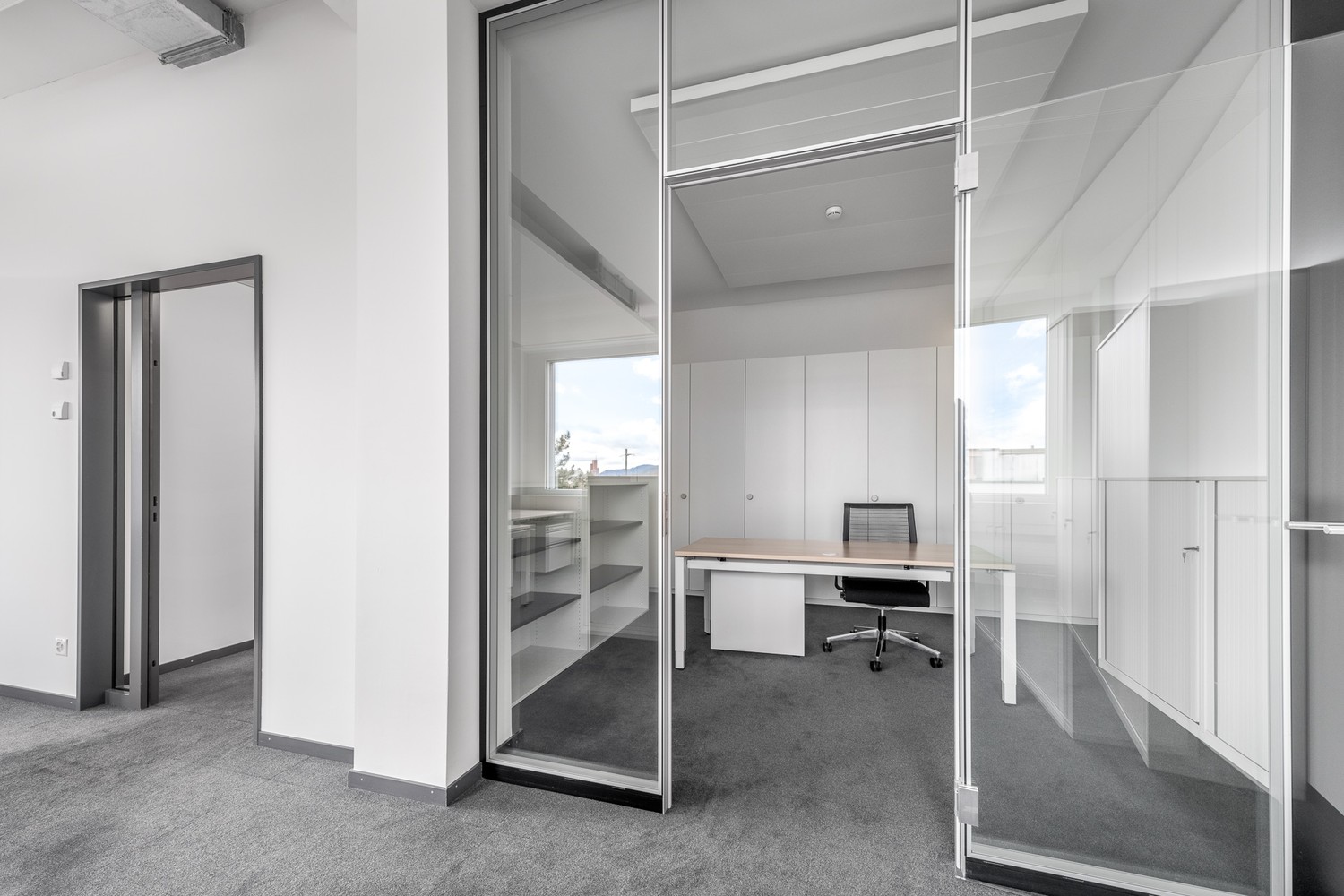 269m² office