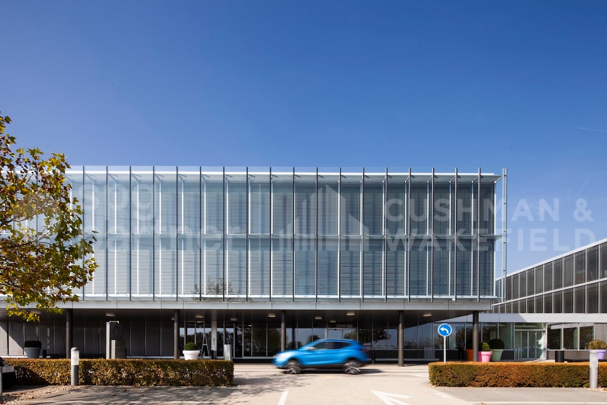 1800m² office