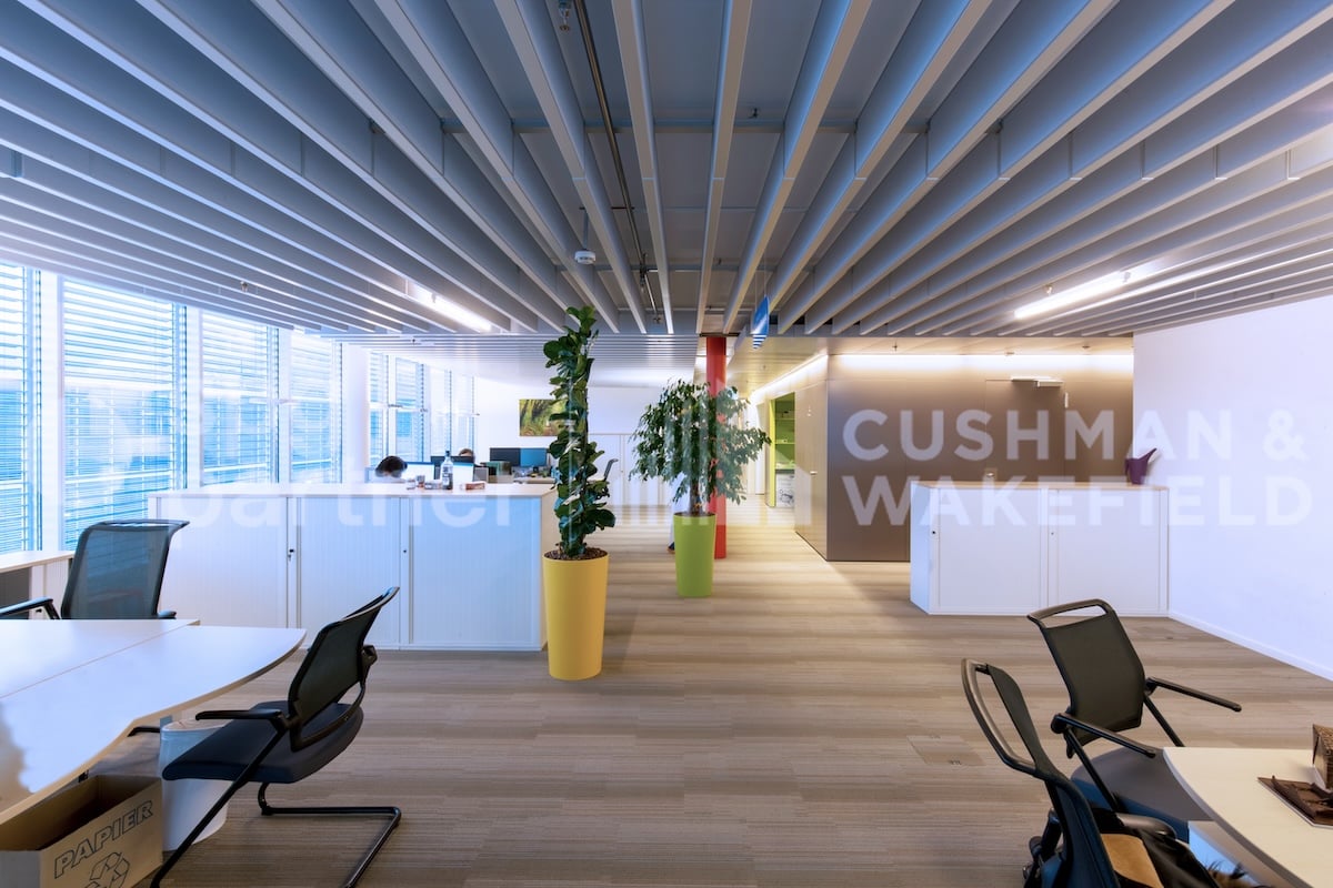 1800m² office