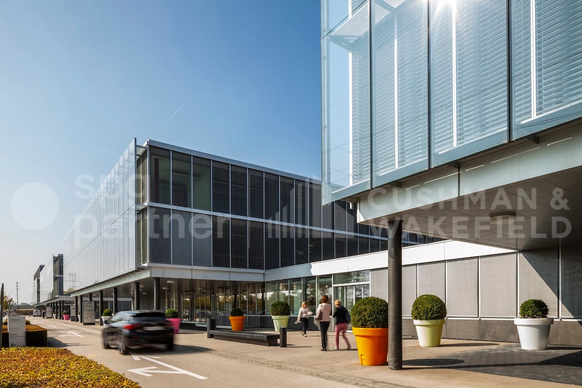 1800m² office