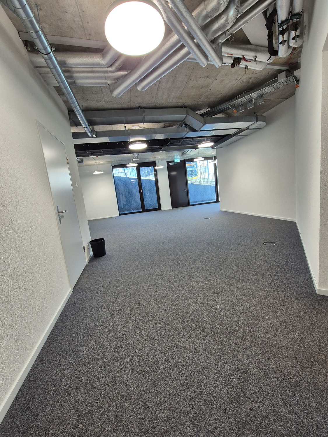 99m² commercial