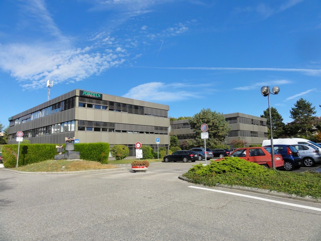 275m² office