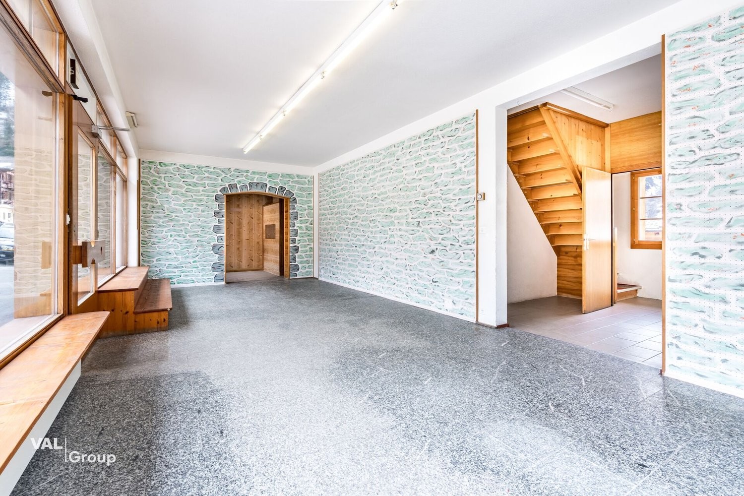 8 rooms apartment