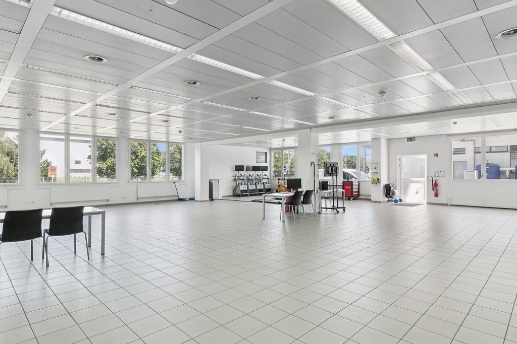 235m² commercial