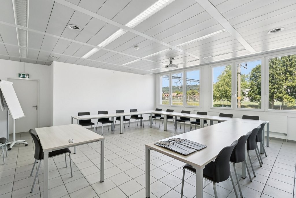 235m² commercial
