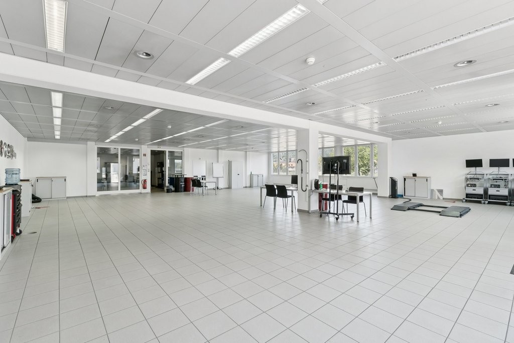 235m² commercial