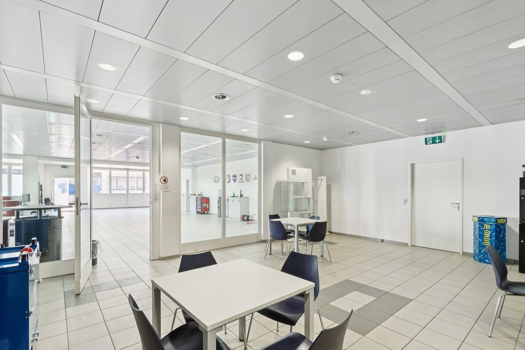 235m² commercial