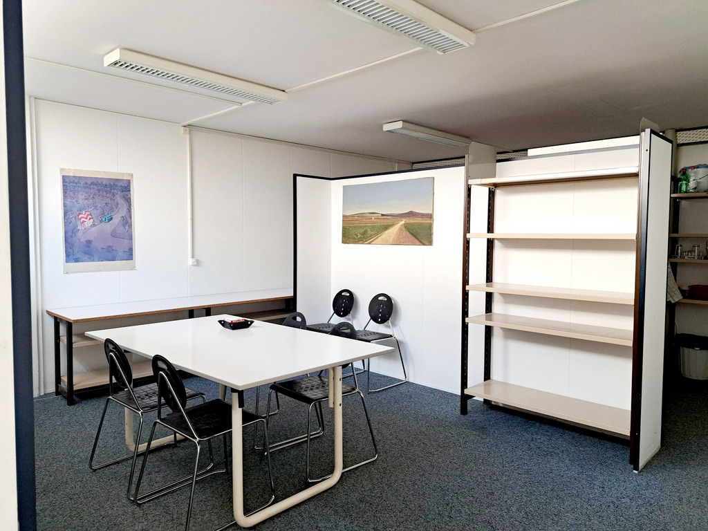 130m² office