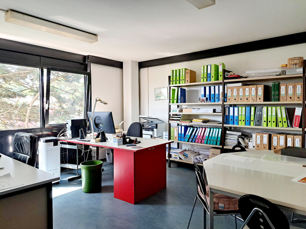 130m² office