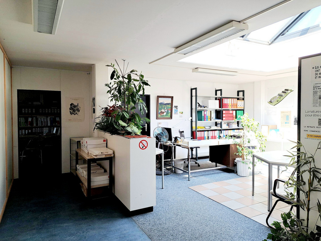 130m² office